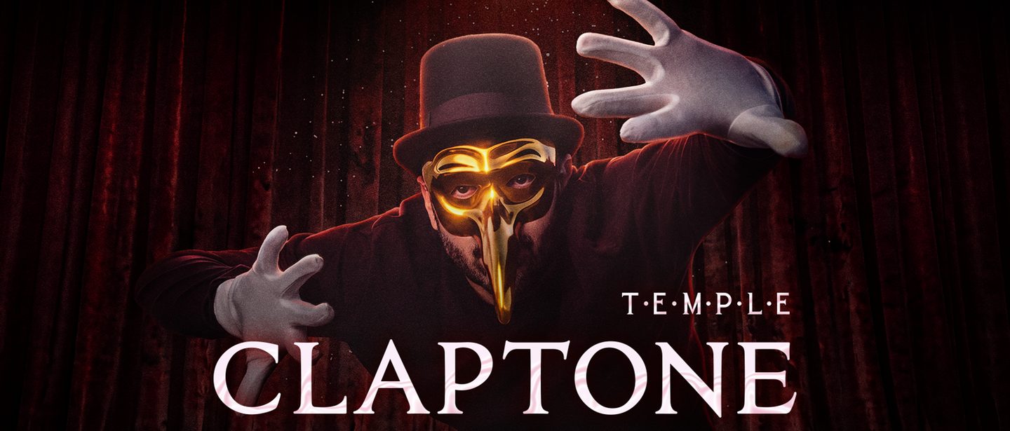 Claptone w złotej masce na tle czerwonych kotar — key visual TEMPLE